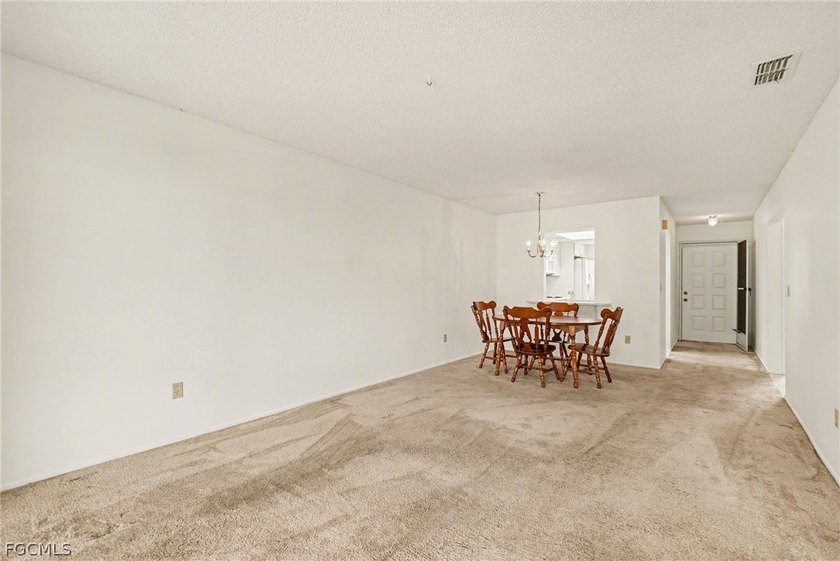 Welcome to your new home in Cape Coral! This cozy condo offers - photo 8