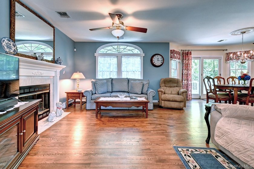 Elegant and Immaculate 4 Bedroom, 2 1/2 Bath Victorian Style - photo 15