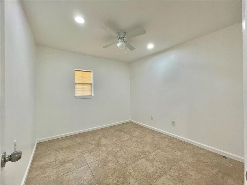 Flour Bluff District presents an impressive three-bedroom - photo 17