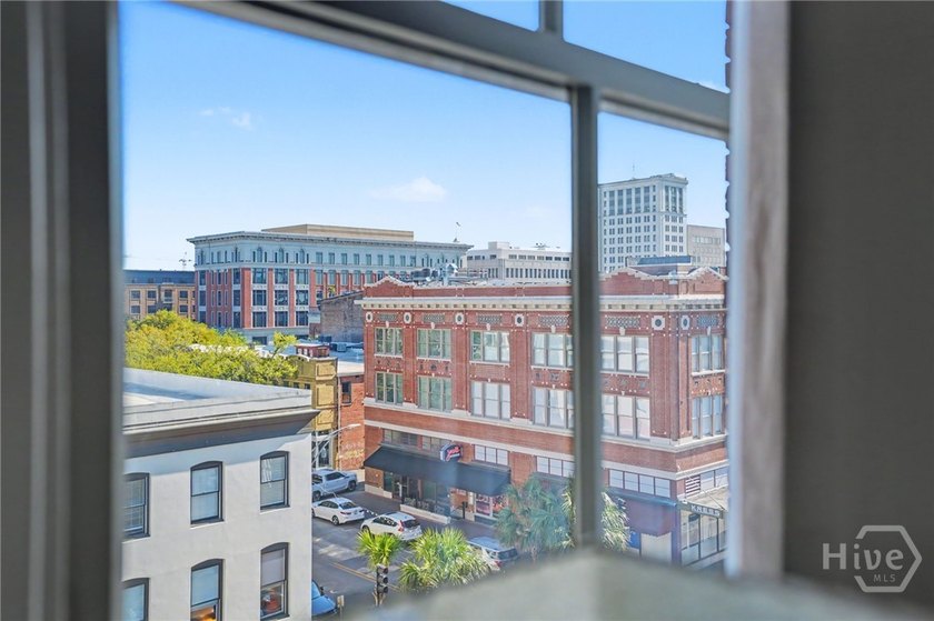 Ideally located in the heart of Savannah's National Historic - photo 30
