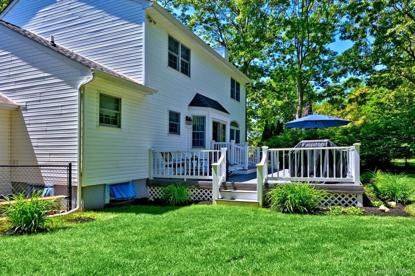 Elegant and Immaculate 4 Bedroom, 2 1/2 Bath Victorian Style - photo 31