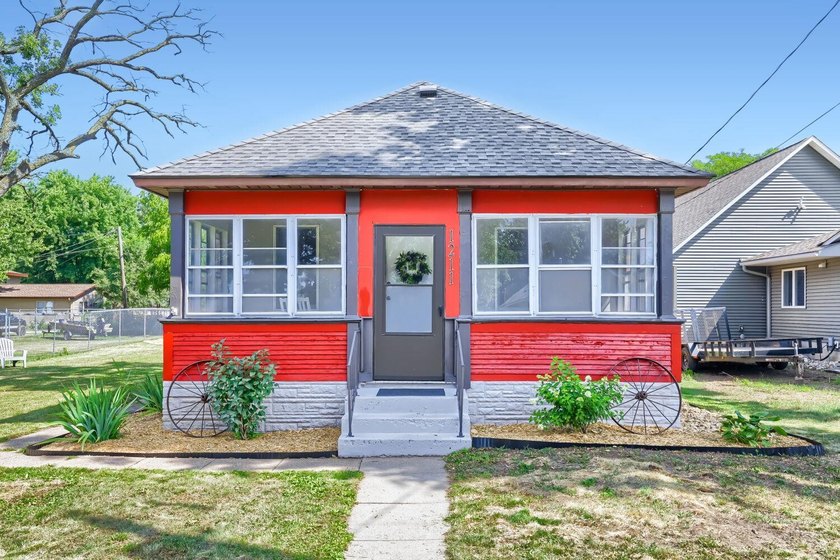 Nestled in one of Hastings' charming historic neighborhoods - photo 2