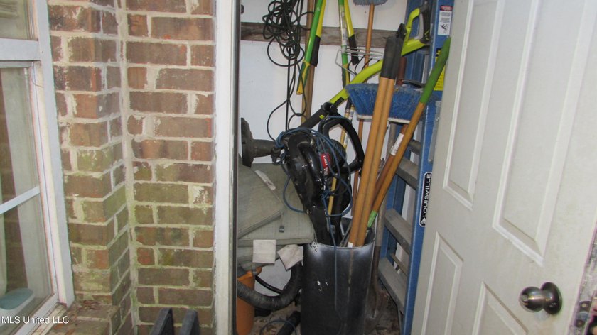 Great investment opportunity in this 3/2 brick duplex. Both - photo 13