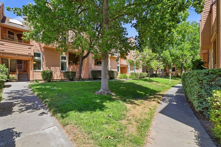 Charming ground floor condo in desirable Blossom Hill Valley - photo 26