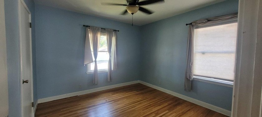 Amazing opportunity to build equity in this three bed one bath - photo 8