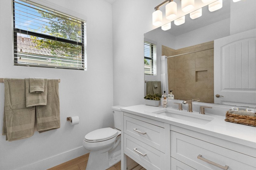 Fully renovated and move-in ready, this 5-bedroom, 3-bath home - photo 13