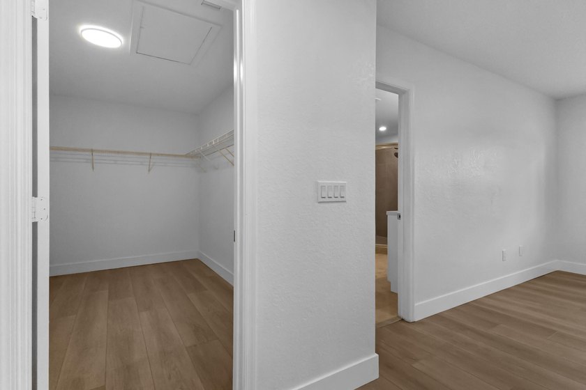 Fully renovated and move-in ready, this 5-bedroom, 3-bath home - photo 19
