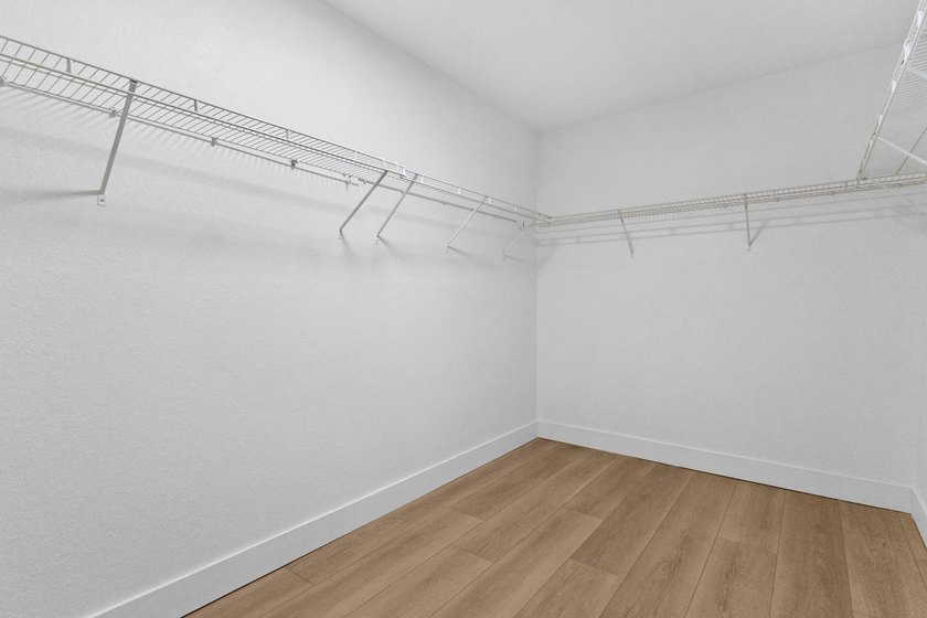 Fully renovated and move-in ready, this 5-bedroom, 3-bath home - photo 20