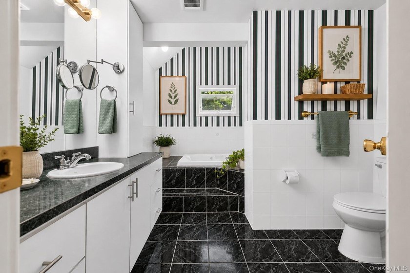Welcome to this beautifully maintained home nestled in the heart - photo 25