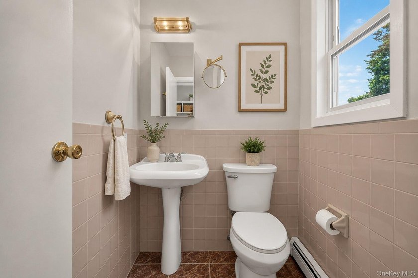 Welcome to this beautifully maintained home nestled in the heart - photo 30