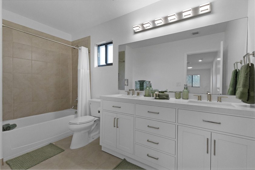 Fully renovated and move-in ready, this 5-bedroom, 3-bath home - photo 33