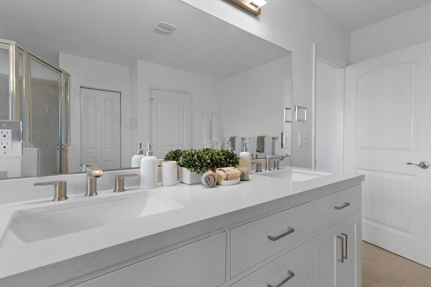 Fully renovated and move-in ready, this 5-bedroom, 3-bath home - photo 35