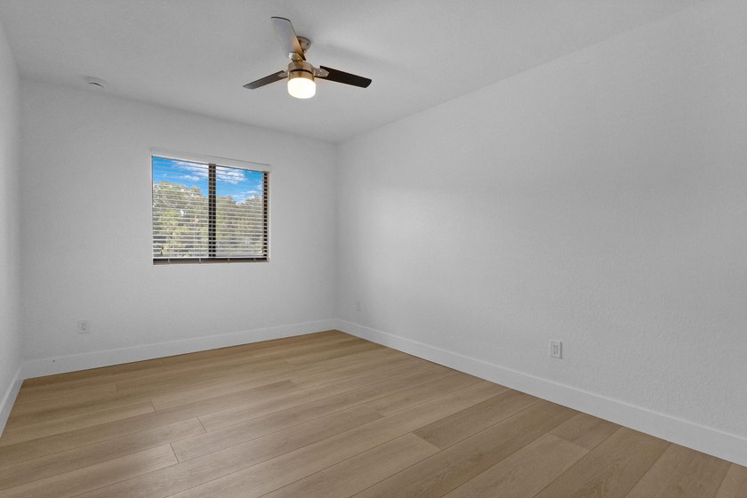 Fully renovated and move-in ready, this 5-bedroom, 3-bath home - photo 36