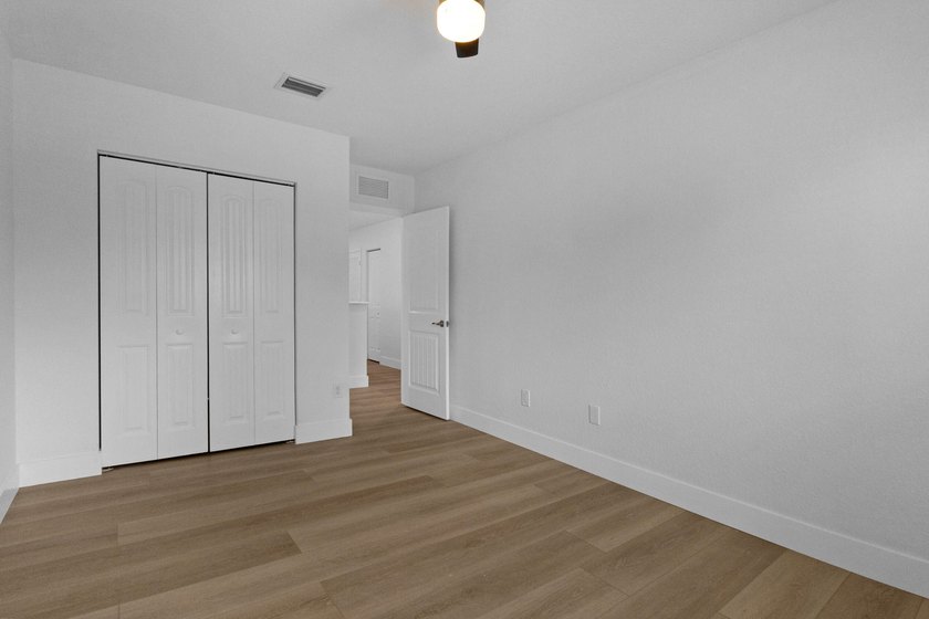 Fully renovated and move-in ready, this 5-bedroom, 3-bath home - photo 37