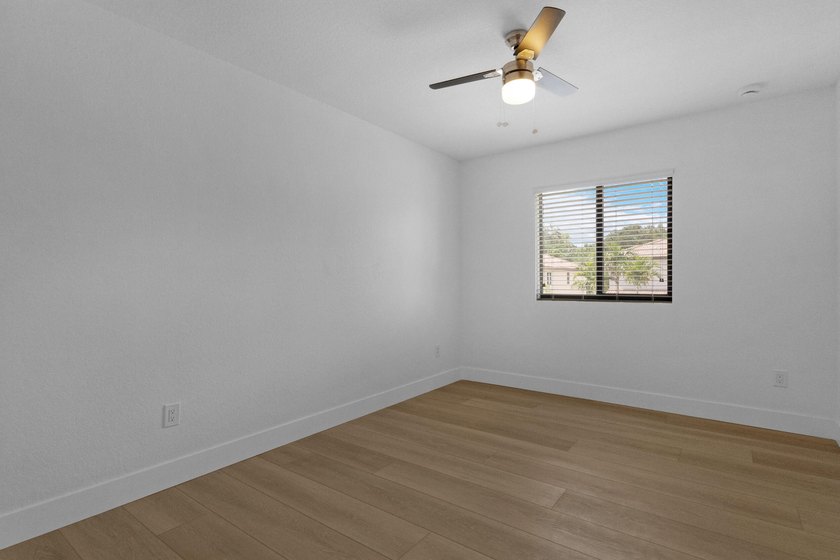 Fully renovated and move-in ready, this 5-bedroom, 3-bath home - photo 38