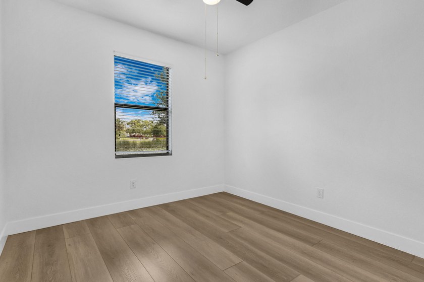 Fully renovated and move-in ready, this 5-bedroom, 3-bath home - photo 43