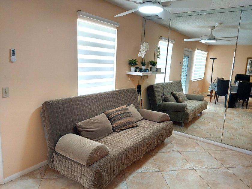 LOVELY 2 BEDROOM OVERLOOKING A HUGE LAKE W/FOUNTAIN! TILE FLOWS - photo 6