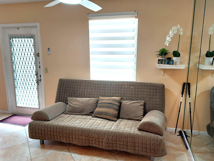 LOVELY 2 BEDROOM OVERLOOKING A HUGE LAKE W/FOUNTAIN! TILE FLOWS - photo 7