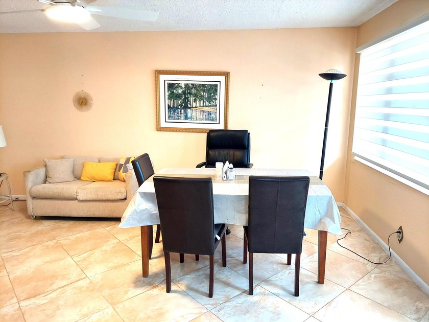 LOVELY 2 BEDROOM OVERLOOKING A HUGE LAKE W/FOUNTAIN! TILE FLOWS - photo 8