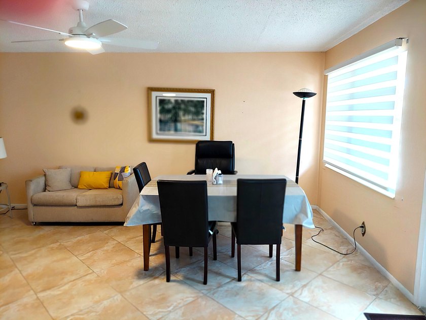 LOVELY 2 BEDROOM OVERLOOKING A HUGE LAKE W/FOUNTAIN! TILE FLOWS - photo 9
