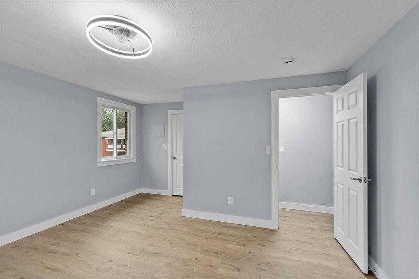 Stunning 2026 Renovation ~ Kitchen, Bath, Lighting, Windows - photo 20