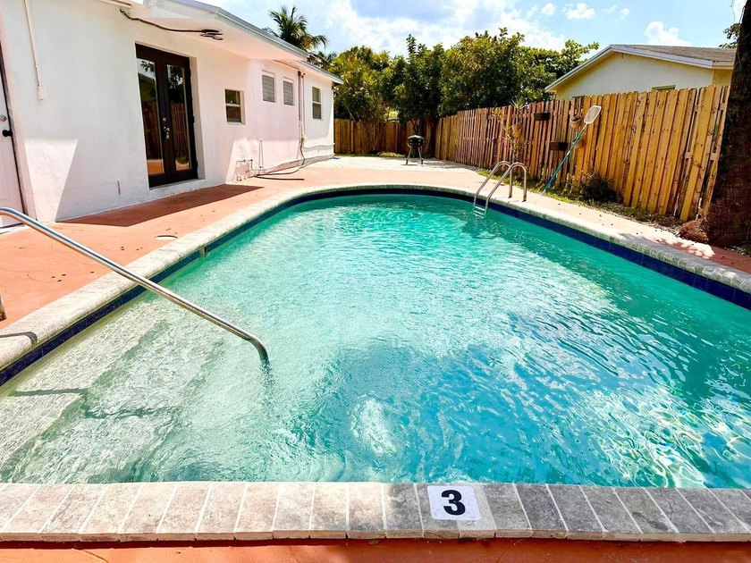 Spacious and fully equipped 4-bedroom, 4-bathroom one-story home - photo 8