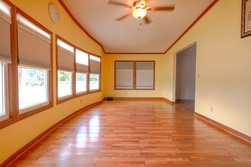 Move in Ready...This 1399 Sq ft home, has been well maintained - photo 4
