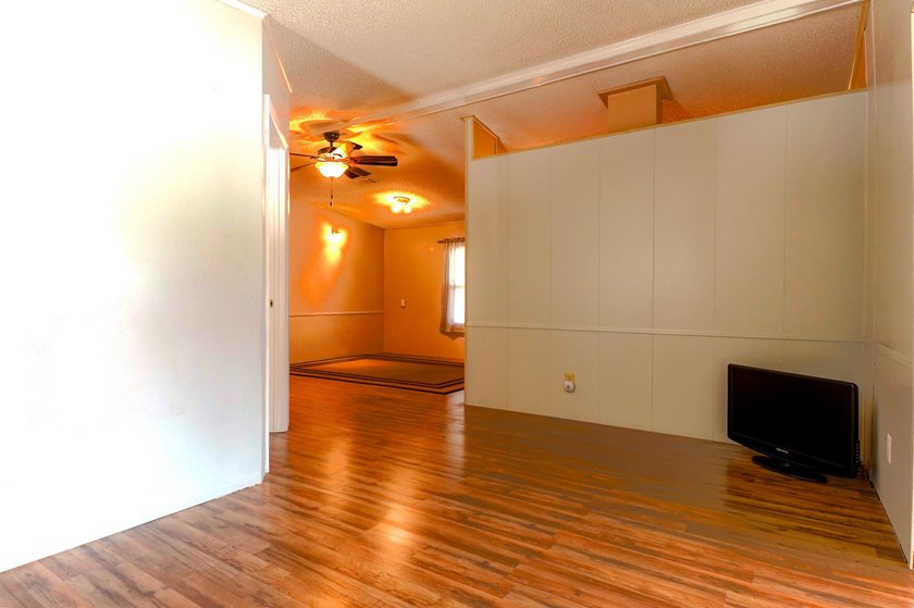 Move in Ready...This 1399 Sq ft home, has been well maintained - photo 8