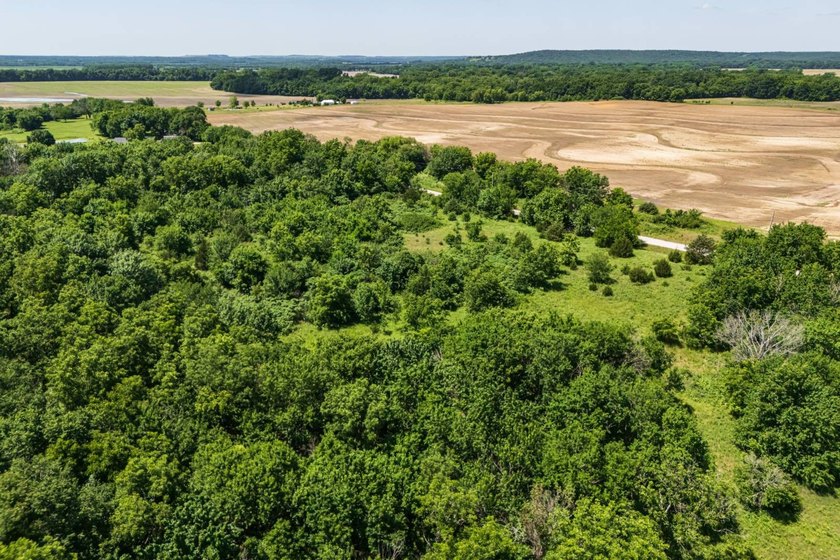 Escape to your own private piece of Kansas wilderness with this - photo 28