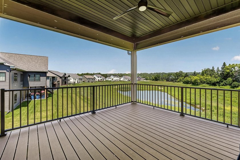Exceptional craftsmanship, charm &amp; high-end finishes throughout - photo 2