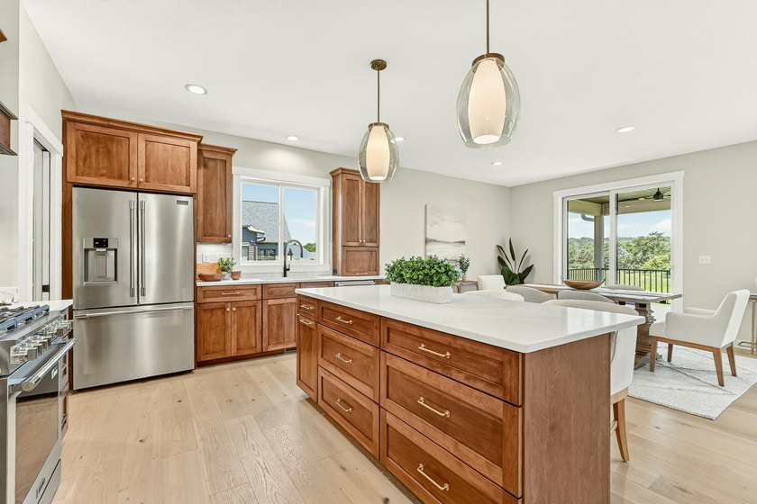 Exceptional craftsmanship, charm &amp; high-end finishes throughout - photo 7