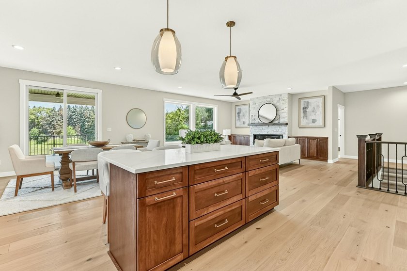 Exceptional craftsmanship, charm &amp; high-end finishes throughout - photo 8