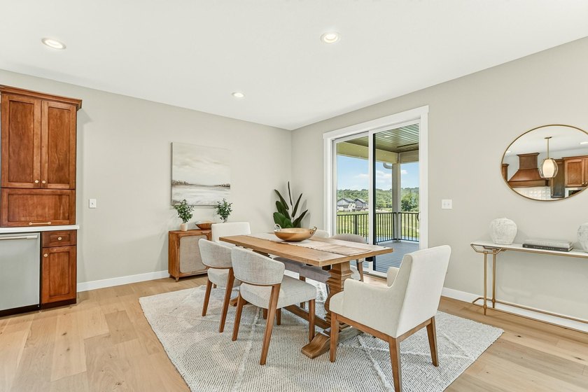 Exceptional craftsmanship, charm &amp; high-end finishes throughout - photo 10