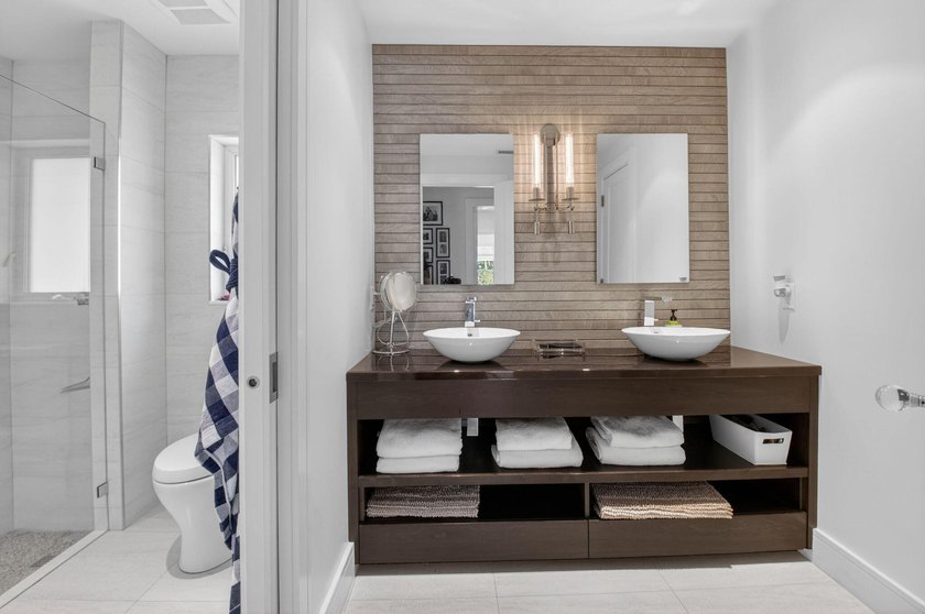 Renovated one-story home with 3 bedrooms + office on an - photo 16