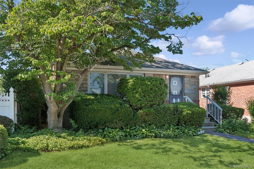 3 bedroom detached ranch with full basement sits midblock on a - photo 29
