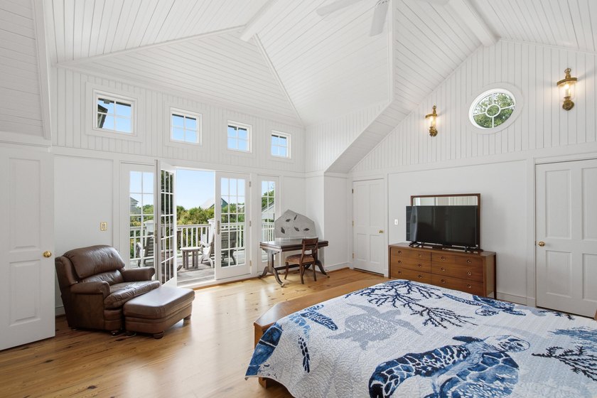 Coastal living meets timeless design at 2668 Bayonne Street - photo 50