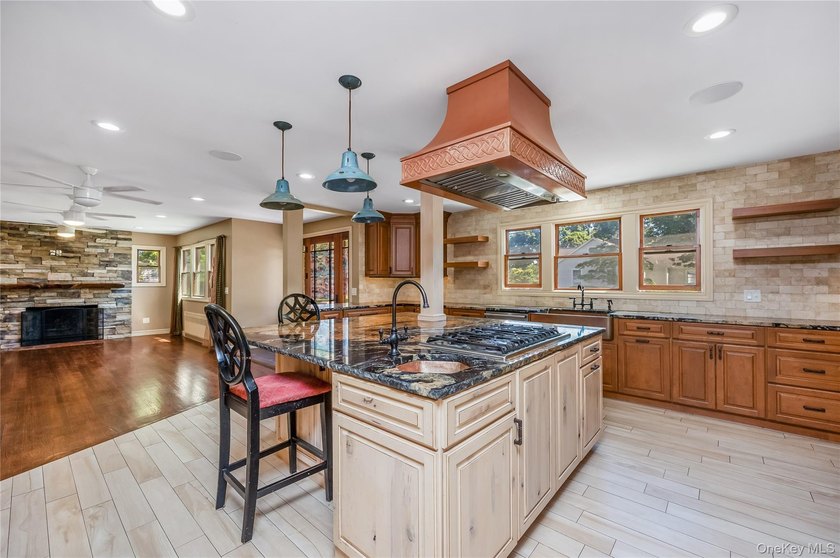 Great opportunity to finish a remodel project. High end chef's - photo 9