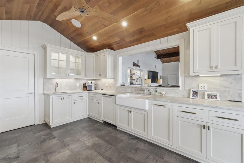 Luxury Lake Living on Lake Oconee - Under Contract SOLD - photo 18