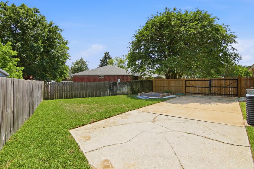 Assumable loan available to VA eligible buyer 4.7% rate.Located - photo 33