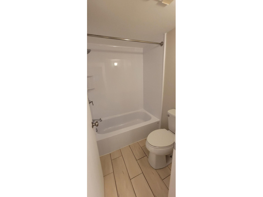 Updated 2B 2B Waterfront Condo in the gated community of Bay - photo 10