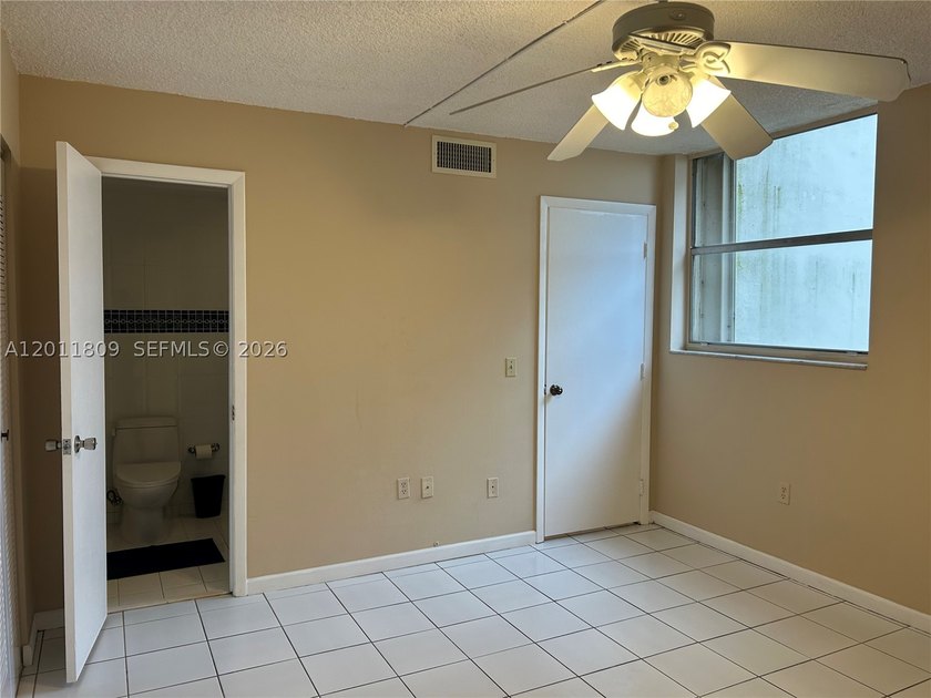 Beautiful 2bed/2bath apartment with excellent location, close to - photo 10