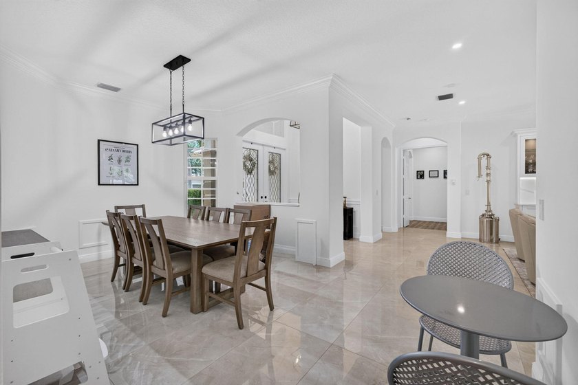 Come see this spectacularly upgraded pool home, the nicest ever - photo 11