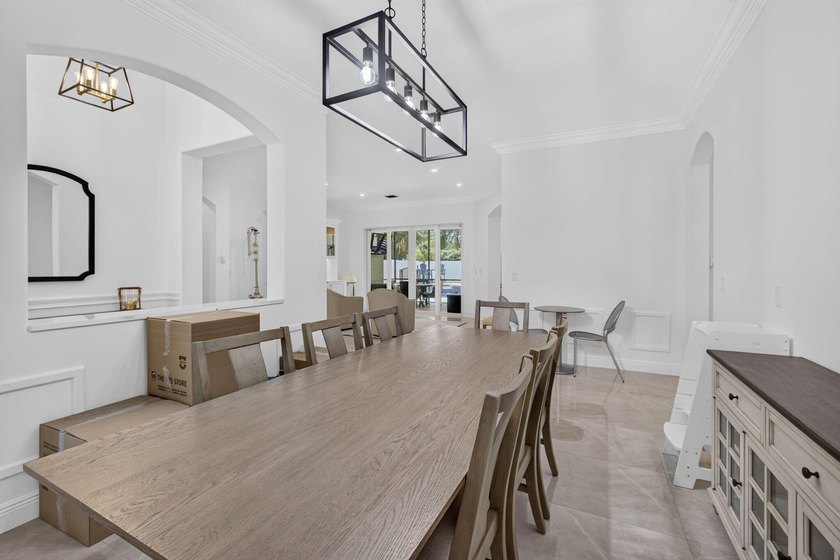 Come see this spectacularly upgraded pool home, the nicest ever - photo 12
