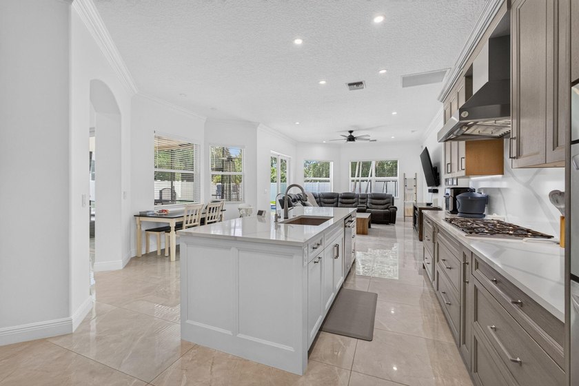 Come see this spectacularly upgraded pool home, the nicest ever - photo 19