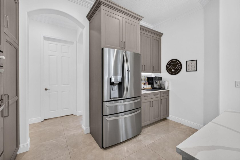 Come see this spectacularly upgraded pool home, the nicest ever - photo 21