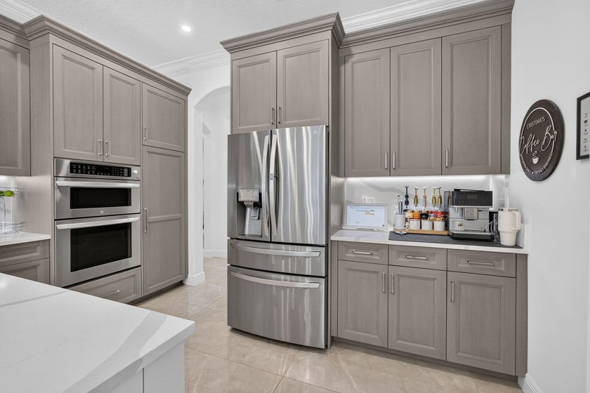 Come see this spectacularly upgraded pool home, the nicest ever - photo 22