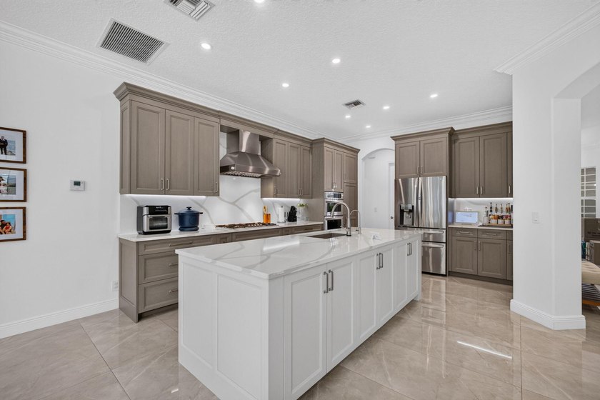 Come see this spectacularly upgraded pool home, the nicest ever - photo 24