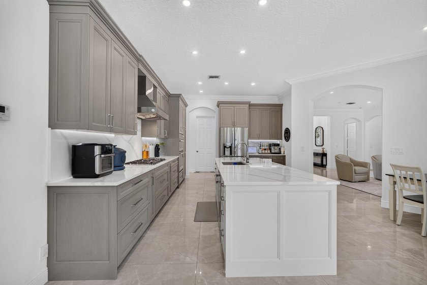Come see this spectacularly upgraded pool home, the nicest ever - photo 25