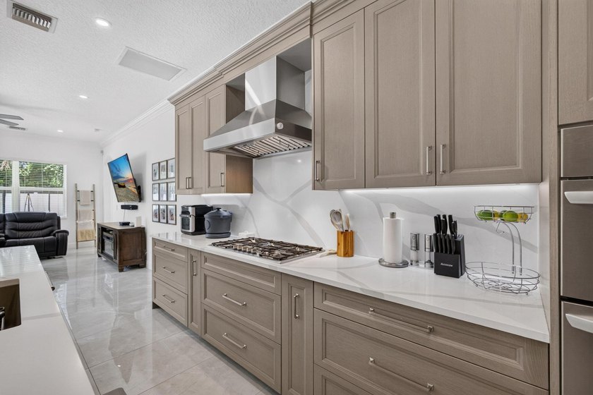 Come see this spectacularly upgraded pool home, the nicest ever - photo 26