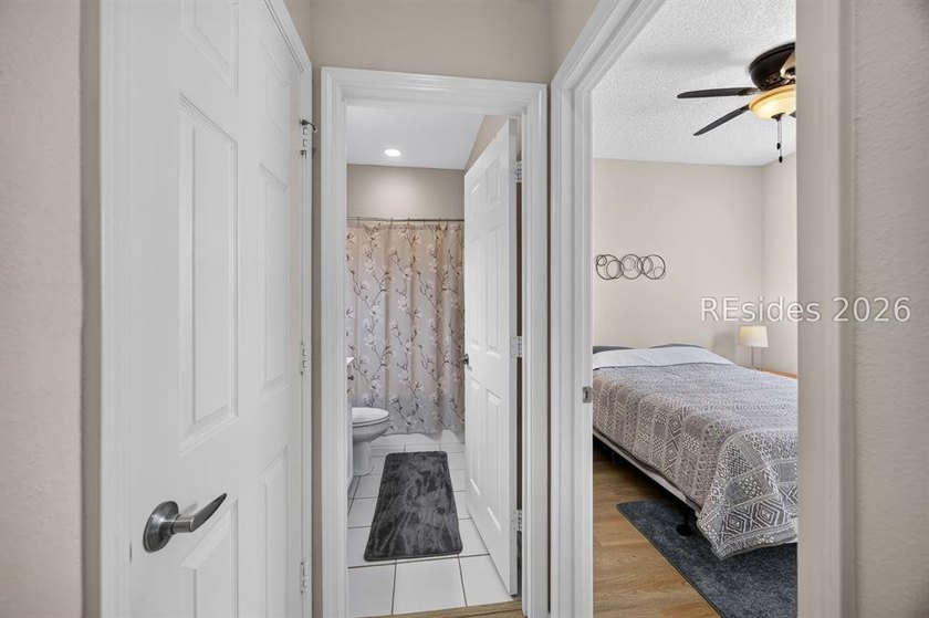 Bright, inviting and move in ready! This pristinely kept - photo 28